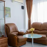 Mirrart House - просторен луксозен - 3 спални - 2 бани - център Apartament