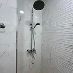 Mirrart House - просторен луксозен - 3 спални - 2 бани - център Apartament