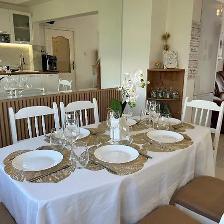 Daire Mirrart House - просторен луксозен - 3 спални - 2 бани - център