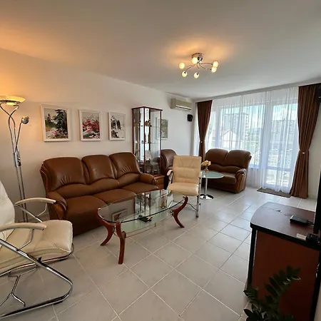 Daire Mirrart House - просторен луксозен - 3 спални - 2 бани - център *