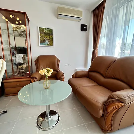 Mirrart House - просторен луксозен - 3 спални - 2 бани - център Apartament