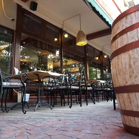 Daire Mirrart House - просторен луксозен - 3 спални - 2 бани - център *