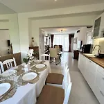 Mirrart House - просторен луксозен - 3 спални - 2 бани - център 公寓