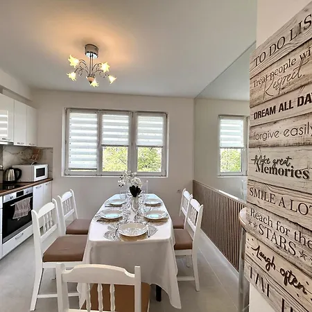 Mirrart House - просторен луксозен - 3 спални - 2 бани - център