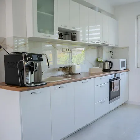 Mirrart House - просторен луксозен - 3 спални - 2 бани - център Lägenhet *