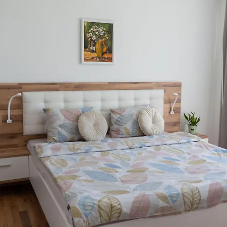 Lägenhet Mirrart House - просторен луксозен - 3 спални - 2 бани - център