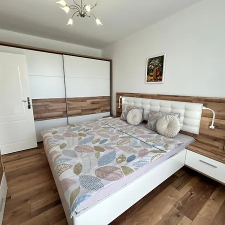 Апартамент Mirrart House - просторен луксозен - 3 спални - 2 бани - център