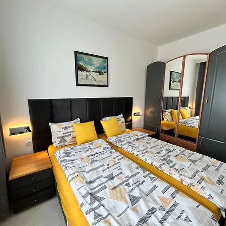 Mirrart House - просторен луксозен - 3 спални - 2 бани - център