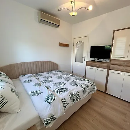 Lägenhet Mirrart House - просторен луксозен - 3 спални - 2 бани - център