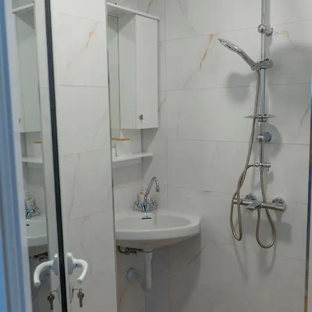 Mirrart House - просторен луксозен - 3 спални - 2 бани - център *