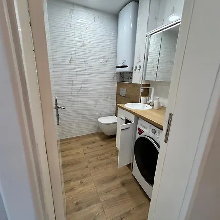 Mirrart House - просторен луксозен - 3 спални - 2 бани - център *