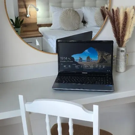 Апартамент Mirrart House - просторен луксозен - 3 спални - 2 бани - център *