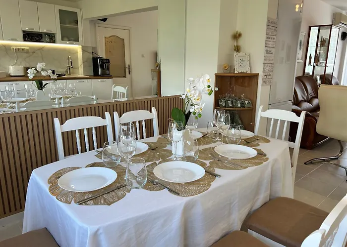 Apartment Mirrart House - просторен луксозен - 3 спални - 2 бани - център