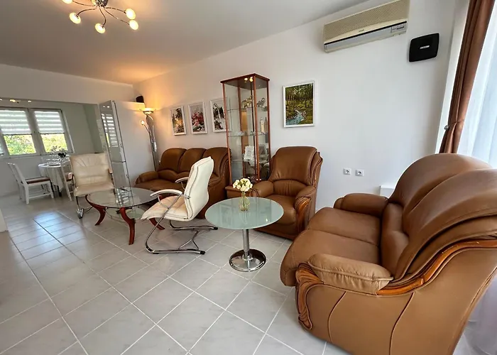 Mirrart House - просторен луксозен - 3 спални - 2 бани - център Apartment