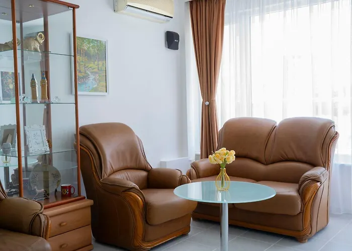 Mirrart House - просторен луксозен - 3 спални - 2 бани - център Apartment