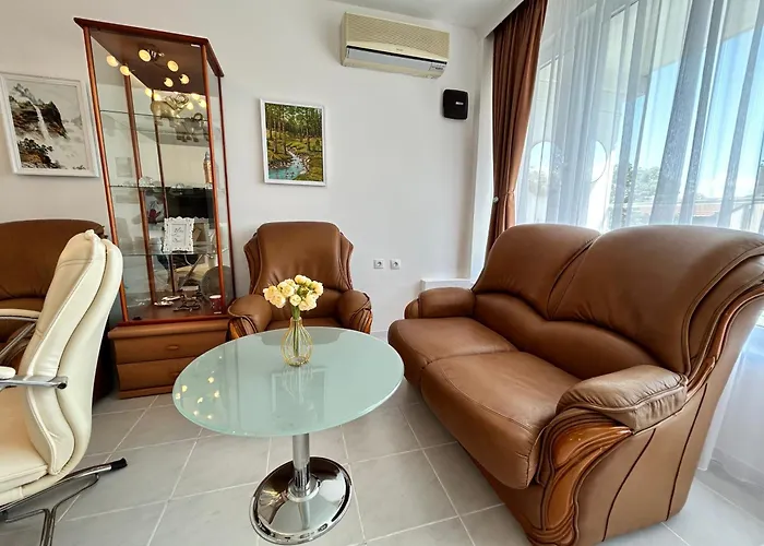 Mirrart House - просторен луксозен - 3 спални - 2 бани - център Apartment