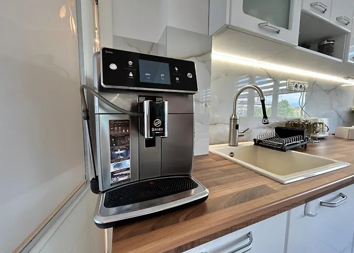 Mirrart House - просторен луксозен - 3 спални - 2 бани - център