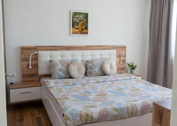 Apartment Mirrart House - просторен луксозен - 3 спални - 2 бани - център