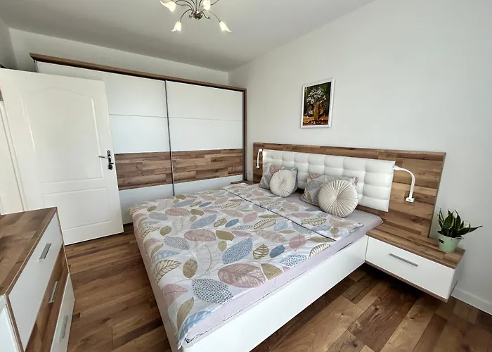 Apartment Mirrart House - просторен луксозен - 3 спални - 2 бани - център