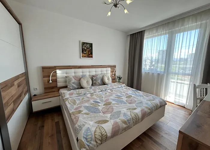Mirrart House - просторен луксозен - 3 спални - 2 бани - център Apartment