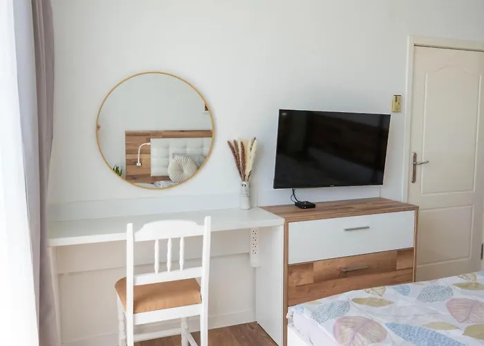 Apartment Mirrart House - просторен луксозен - 3 спални - 2 бани - център