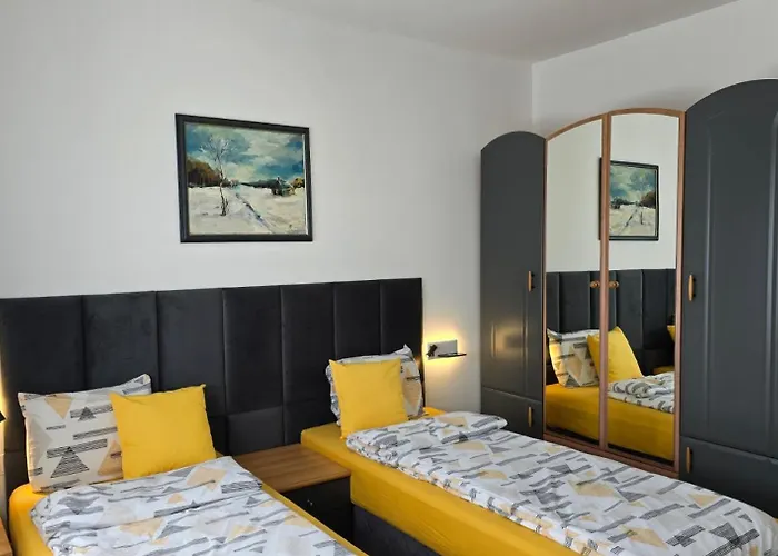 Apartment Mirrart House - просторен луксозен - 3 спални - 2 бани - център *