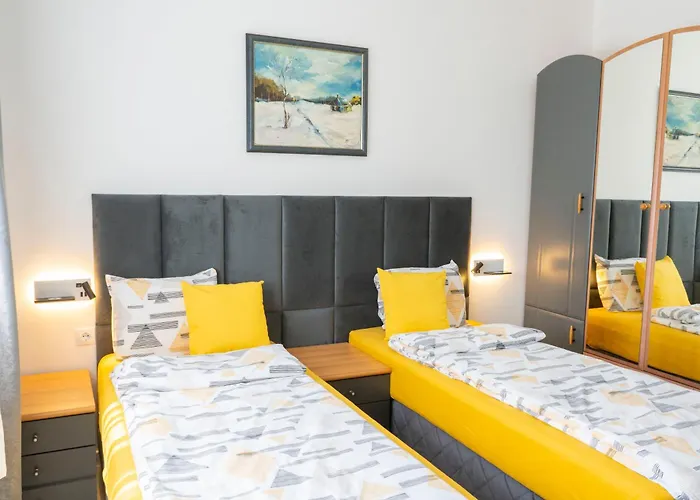 Mirrart House - просторен луксозен - 3 спални - 2 бани - център