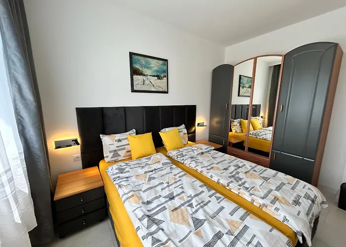 Mirrart House - просторен луксозен - 3 спални - 2 бани - център