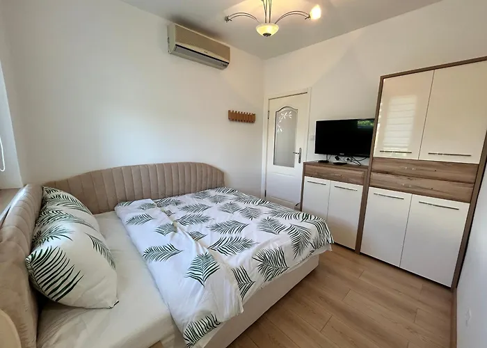 Apartment Mirrart House - просторен луксозен - 3 спални - 2 бани - център