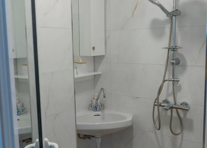 Mirrart House - просторен луксозен - 3 спални - 2 бани - център *