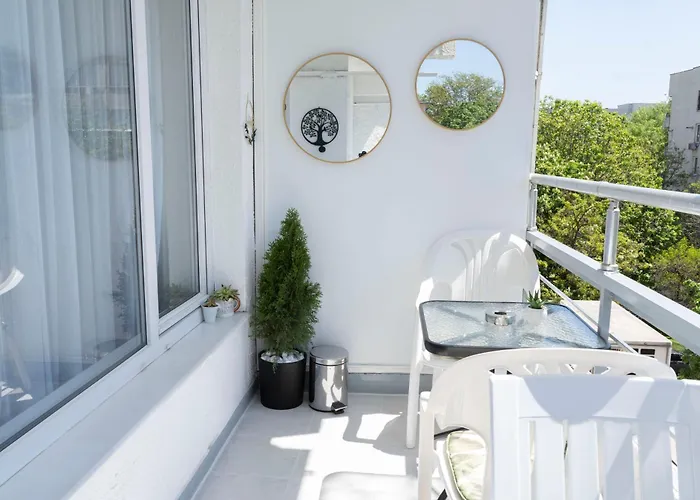 Mirrart House - просторен луксозен - 3 спални - 2 бани - център