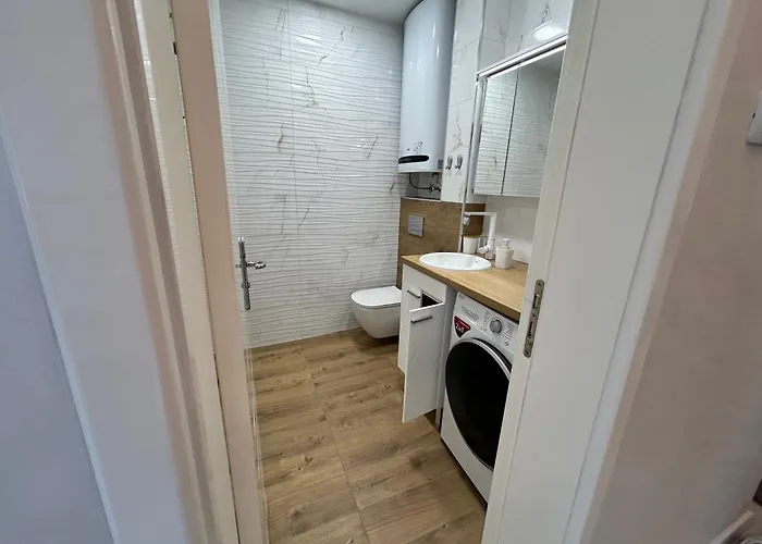 Mirrart House - просторен луксозен - 3 спални - 2 бани - център *