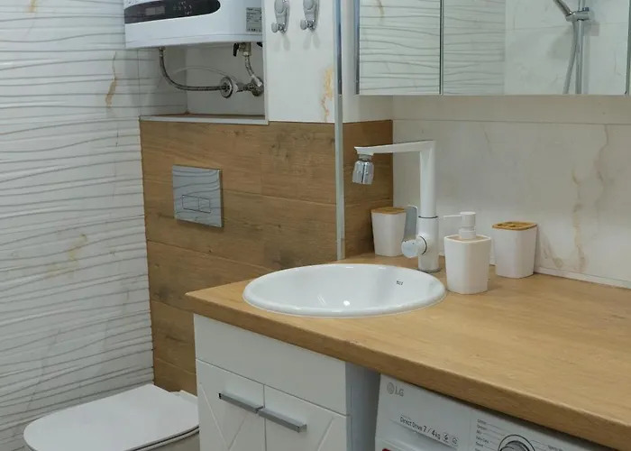 Mirrart House - просторен луксозен - 3 спални - 2 бани - център *